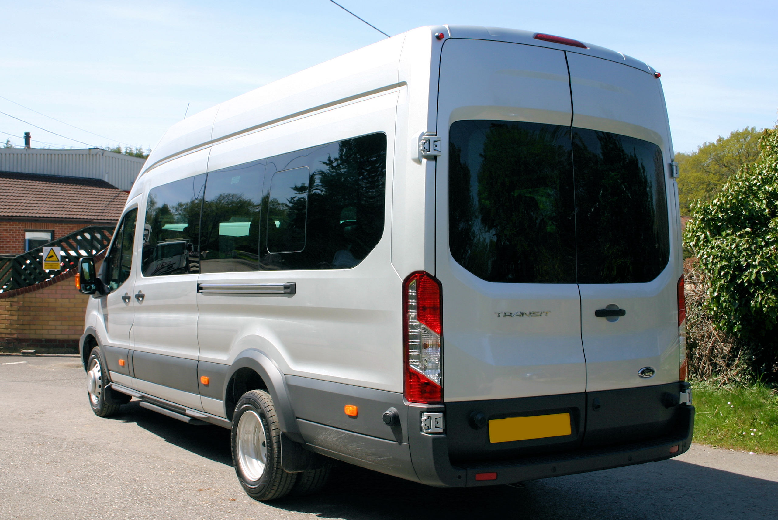 Transit 17 Seat Minibus FA7234 – Red Kite Vehicle Consultants